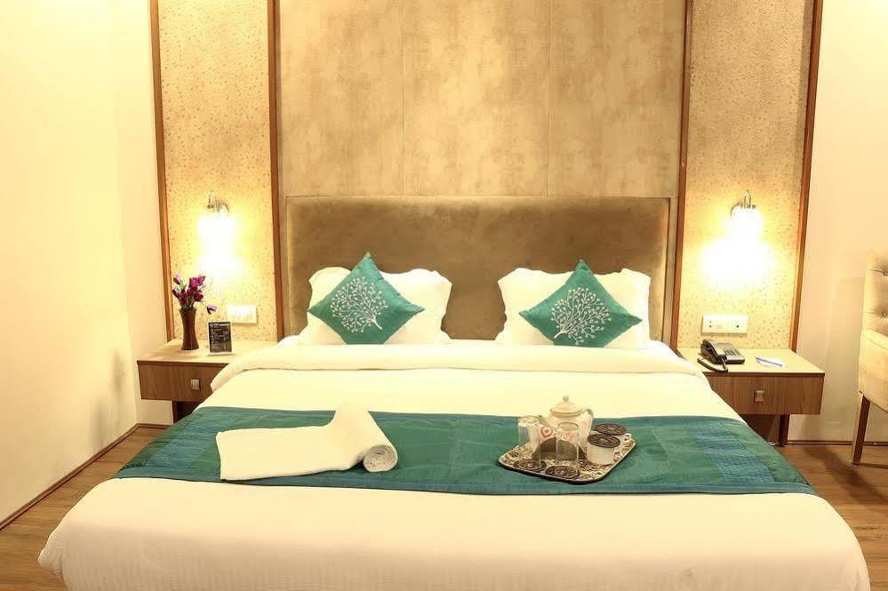 Hotel Vaccinated Staff - Capital O 7899 Casa à Calcutta Extérieur photo